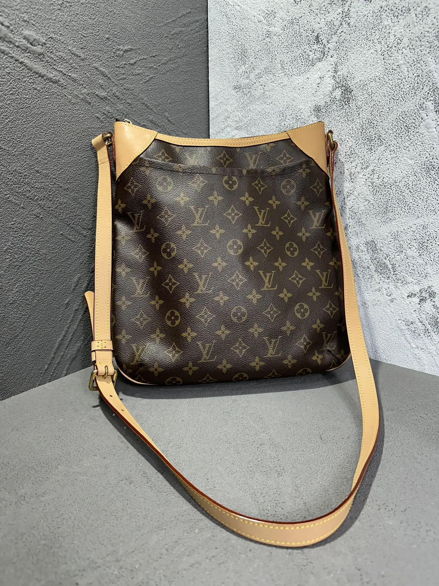 가방-루이비통-가죽교체 수선 - 모노그램 오데온 MM 숄더백 수선 후